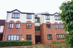 2 bedroom Flat for s...